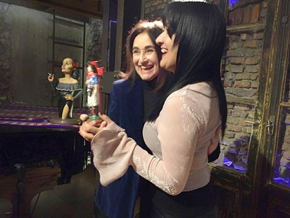 GauchitoGil_f15-08-2017-Corazón-en-llamas-Ana-Nisenson-y-Amorina