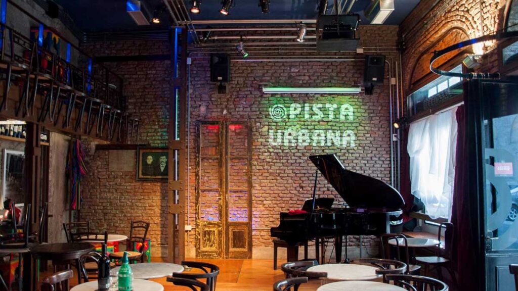 Pista Urbana vista del salon